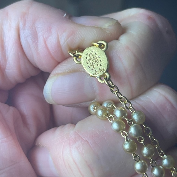 Gold Y-Shaped Necklace with Pendant - Picture 5 of 11